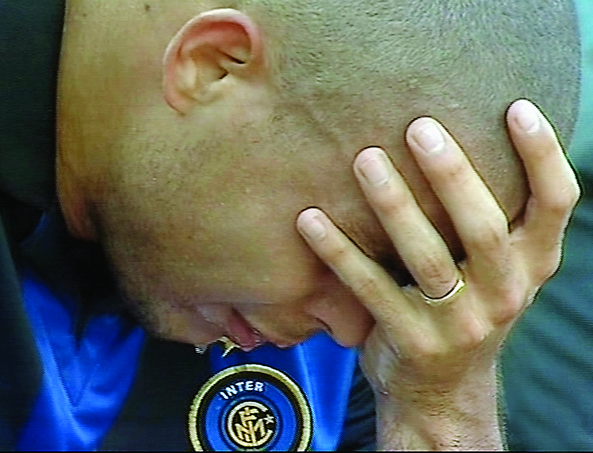 Le lacrime di Ronaldo dicono tutto: il 5 maggio 2002 la sua Inter perde 4-2 a Roma con la Lazio e dice addio a uno scudetto che sembrava a un passo. Ap